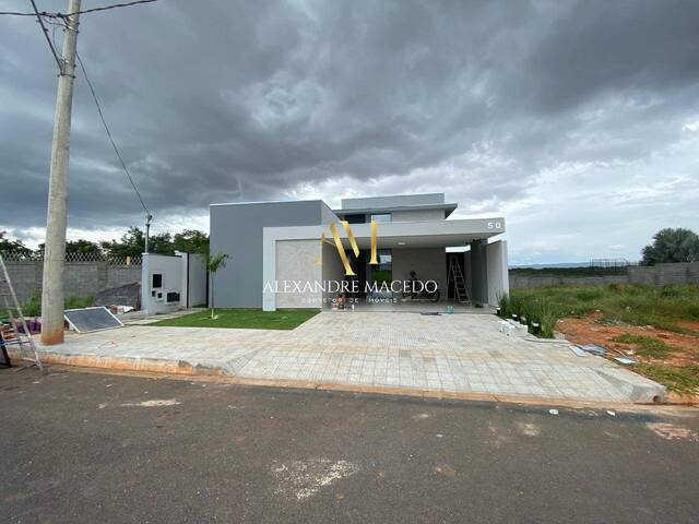 #11 - Casa em condomínio para Venda em Montes Claros - MG