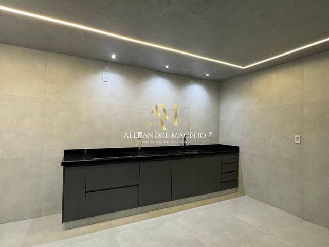#100 - Apartamento para Venda em Montes Claros - MG