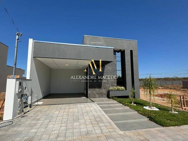 #105 - Casa em condomínio para Venda em Montes Claros - MG
